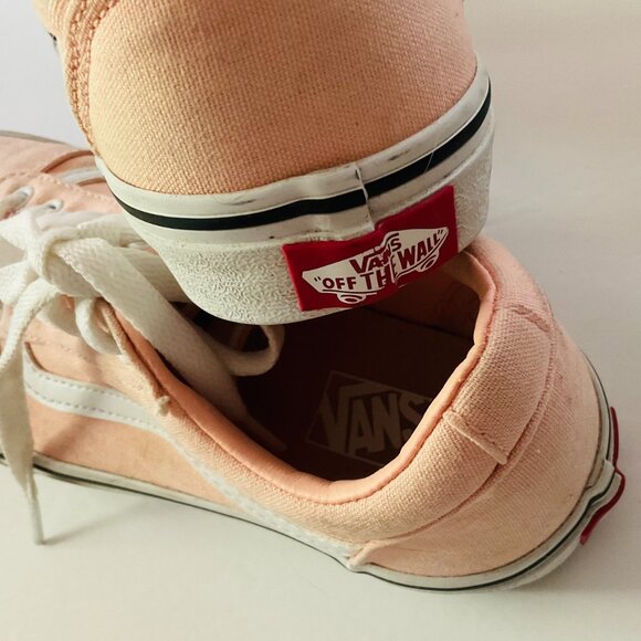 VAN'S OFF THE WALL Girls Lace-Up Sneakers EUC Size 4.0 - Picture 3 of 4